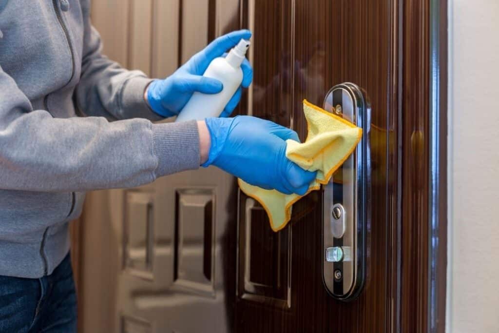 Nettoyage d'une porte